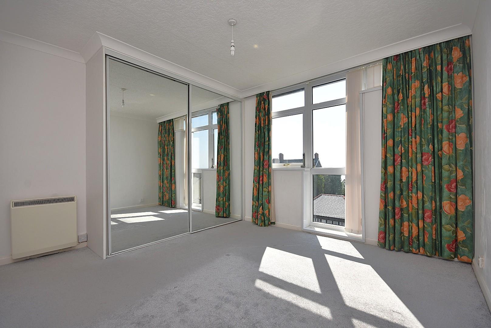 7 St. Nicholas House, Sea View Court, Bradford Place, Penarth, CF64 1AL